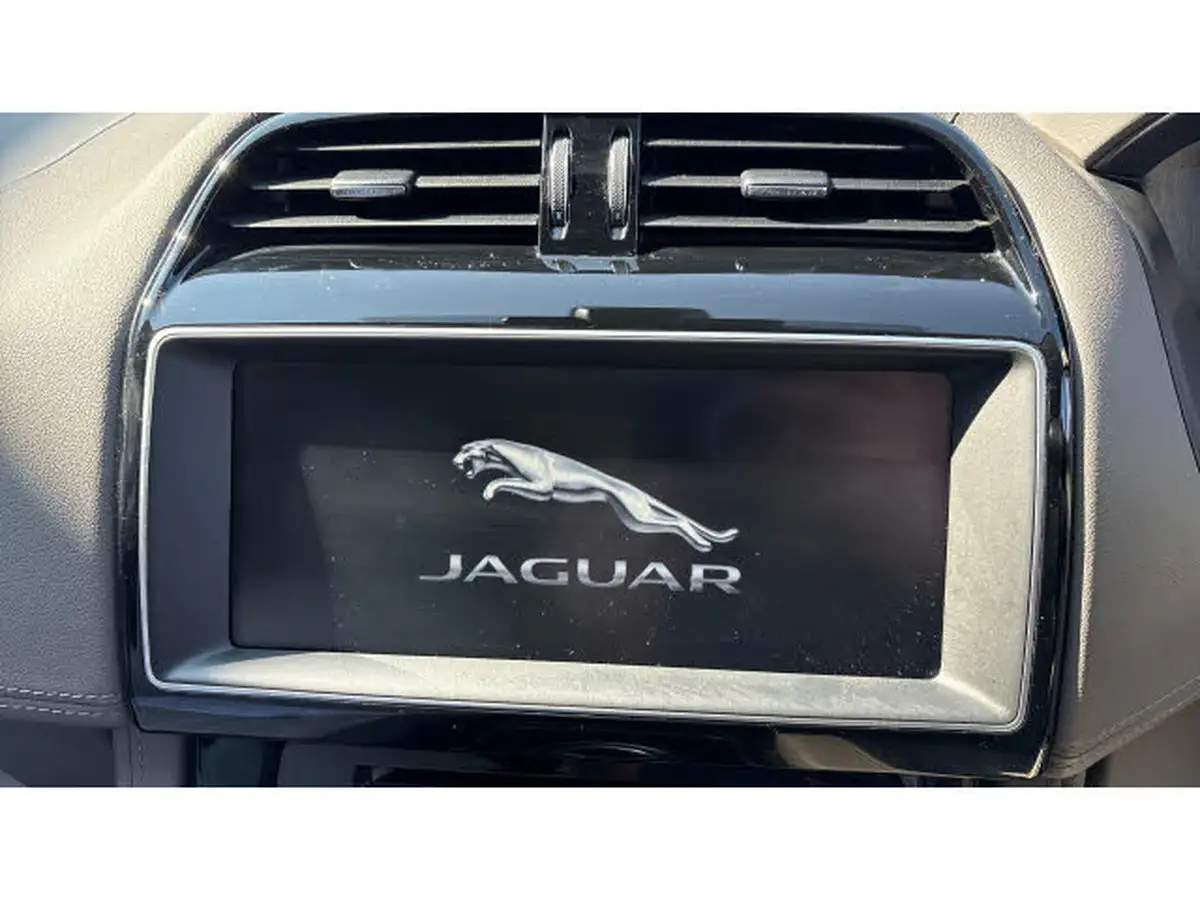2017-jaguar-f-pace-30td-portfolio-big-11