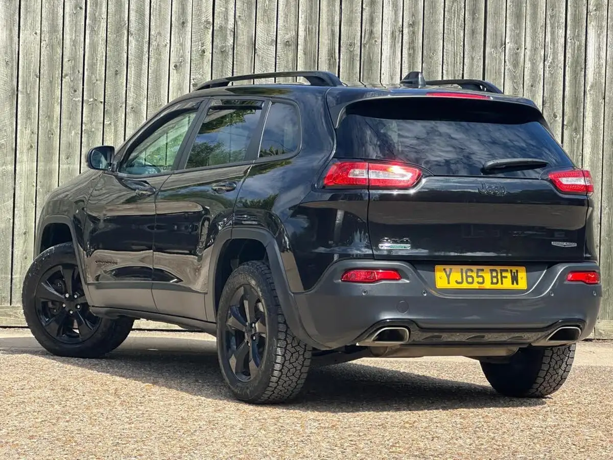 2016-jeep-cherokee-22multijet-ii-night-eagle-big-4