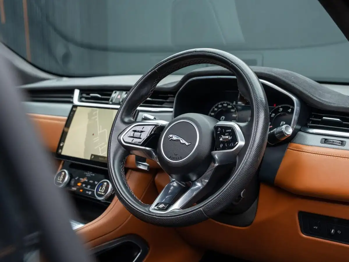 2022-jaguar-f-pace-50-v8-p550-svr-big-13