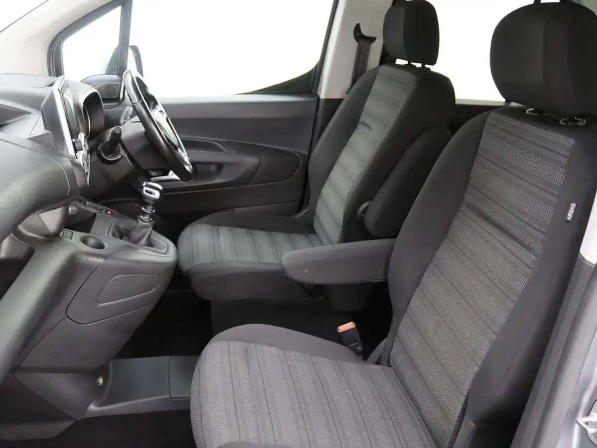 2022-vauxhall-combo-life-15-edition-big-20
