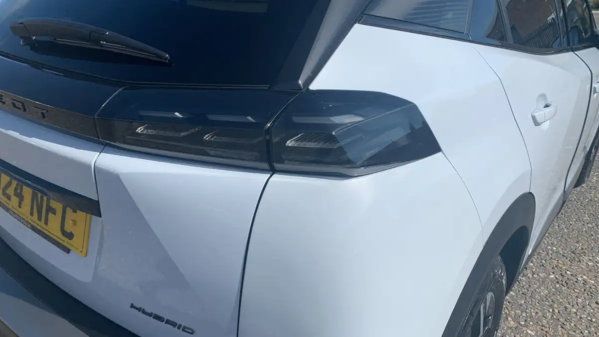 2024-peugeot-2008-suv-12-puretech-gt-136ps-hybrid-e-dsc6-big-44