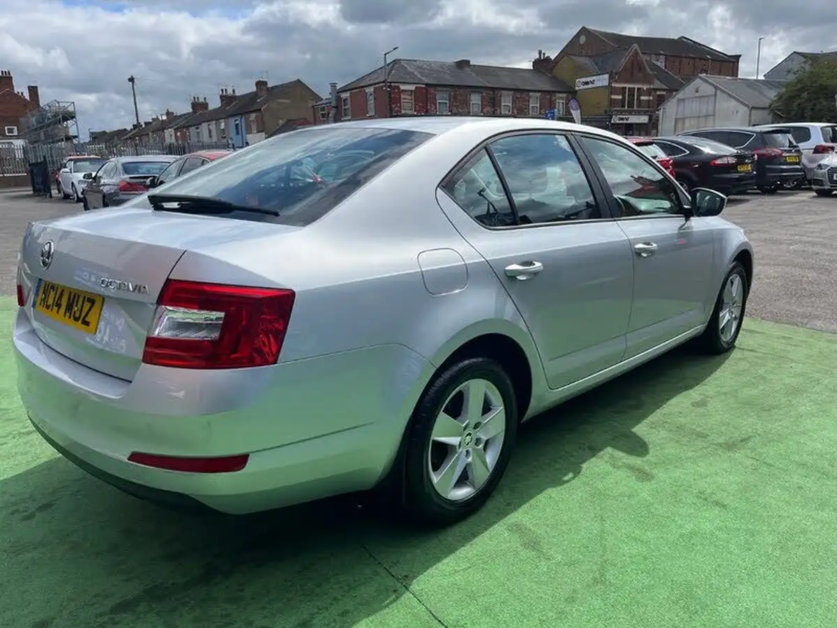 2014-skoda-octavia-16tdi-se-hatchback-dsg-big-7