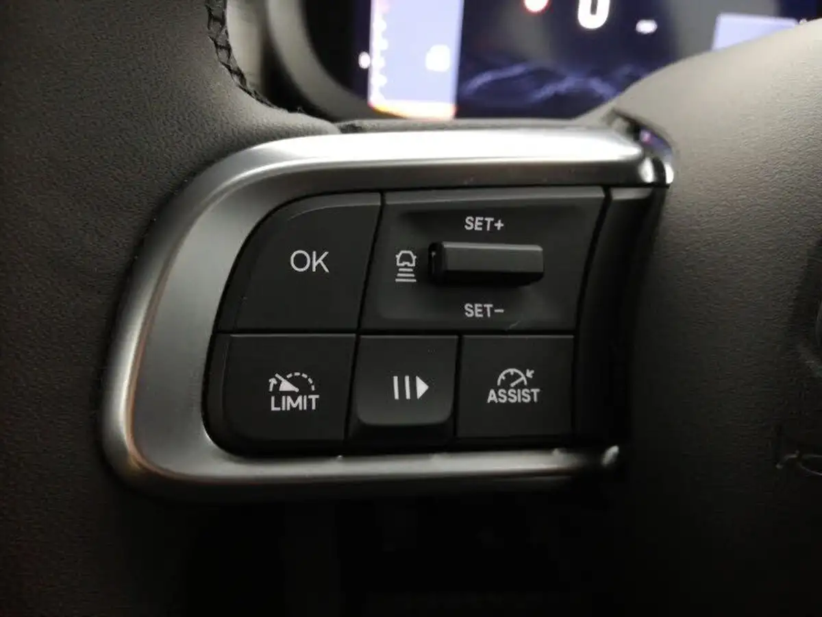 2024-jeep-avenger-12-gse-altitude-big-13