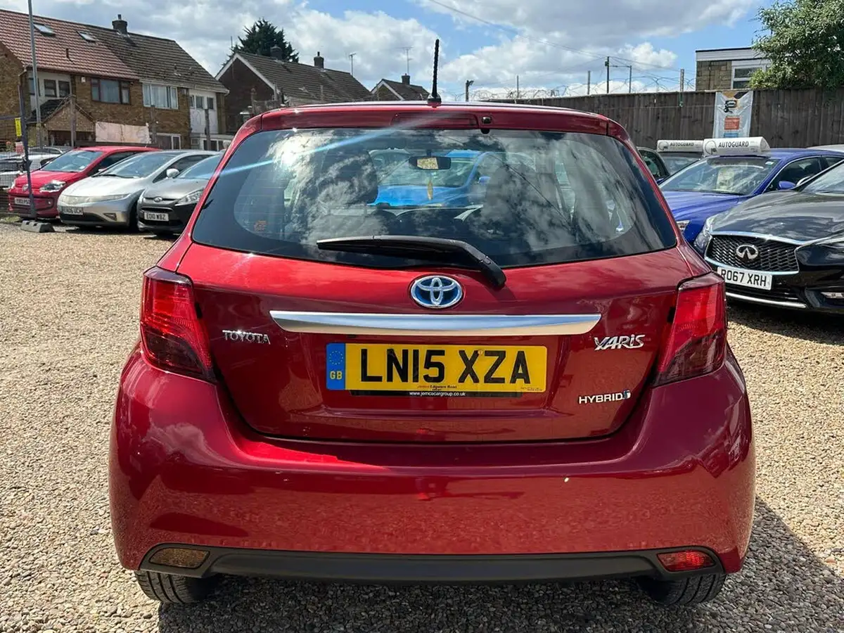 2015-toyota-yaris-15-vvt-i-icon-hybrid-big-5