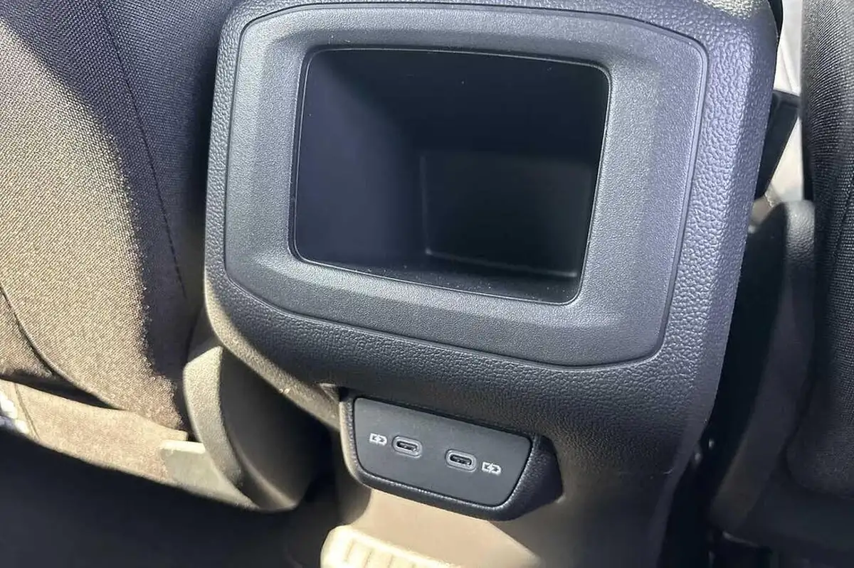 2025-volkswagen-t-cross-10-tsi-r-line-dsg-big-24