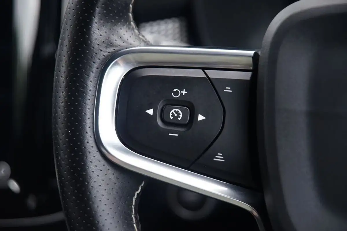 2020-volvo-xc40-15-t3-r-design-geartronic-big-10