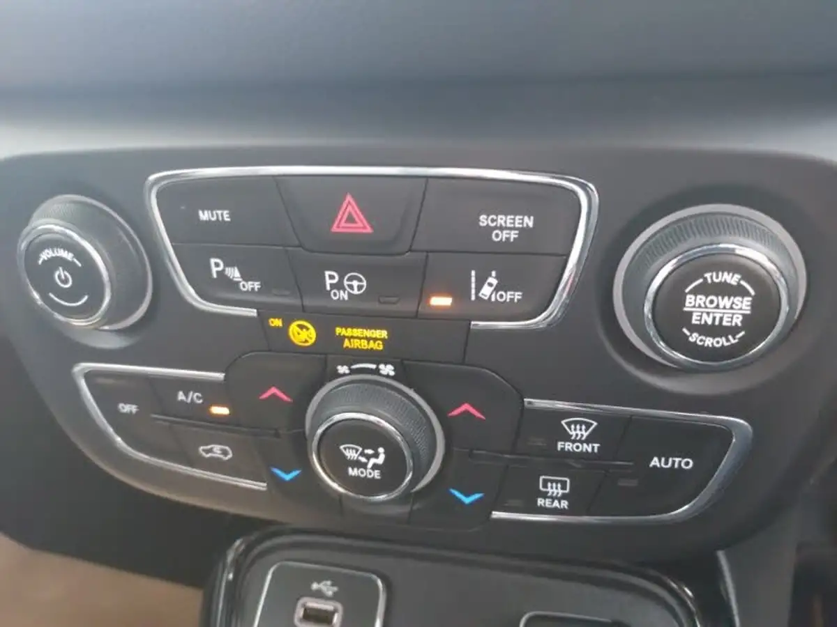 2020-jeep-compass-14-multiair-ii-limited-138bhp-big-15