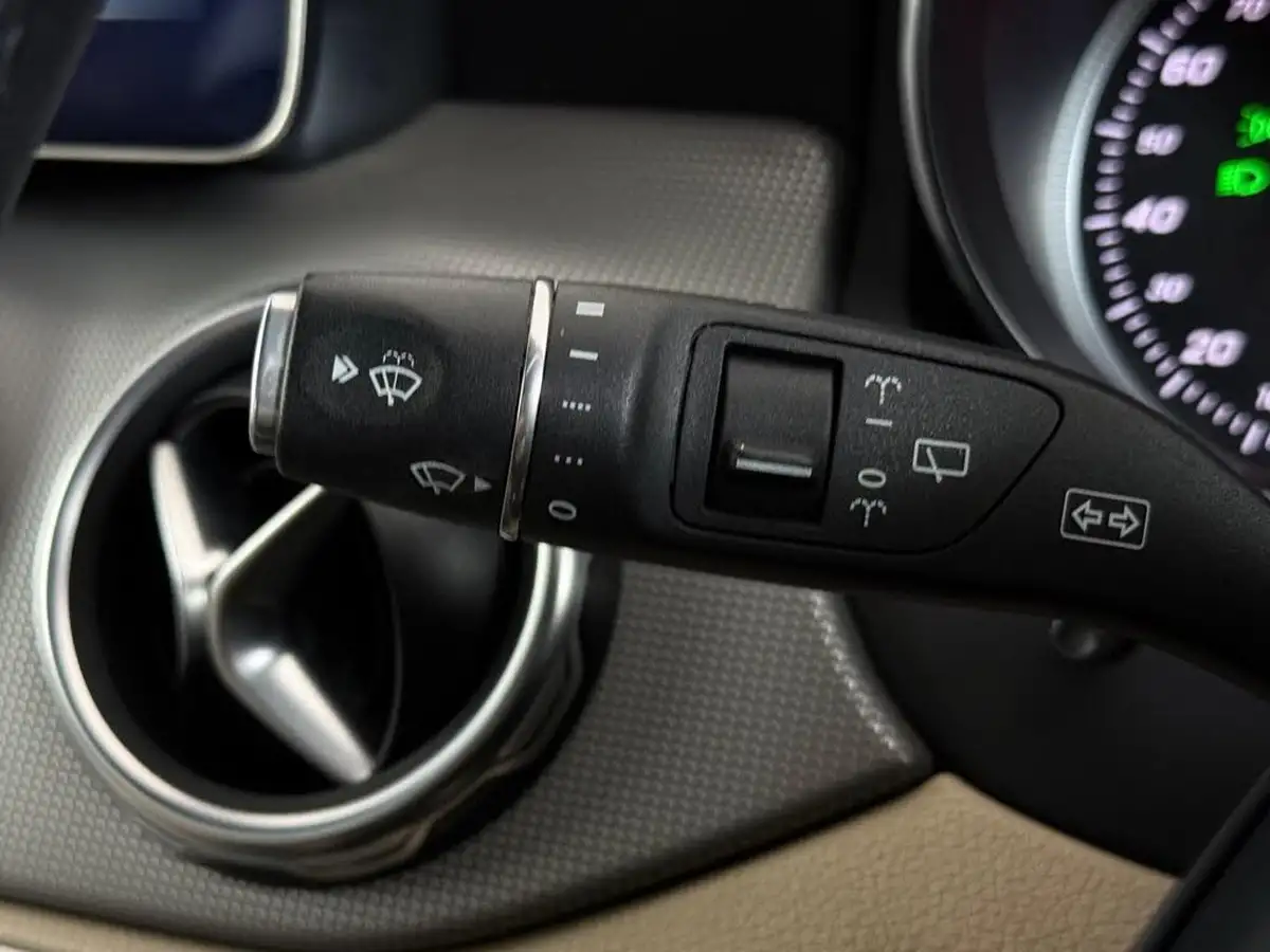2017-mercedes-benz-gla-class-21d-gla-200d-sport-premiumss-7g-dct-big-23