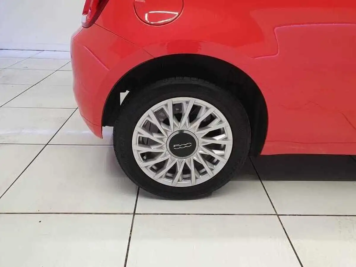 2021-fiat-500-10-lounge-big-7