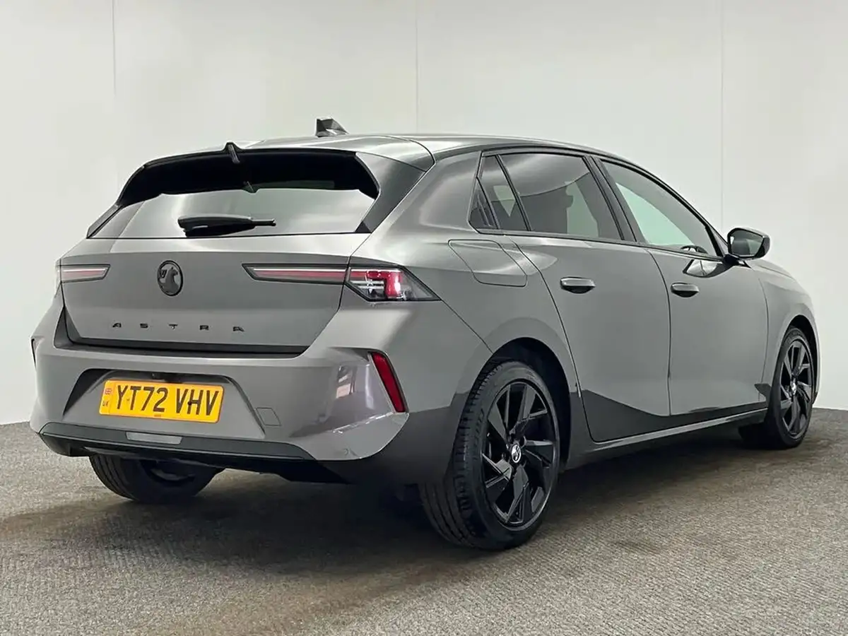 2022-vauxhall-astra-12-turbo-gs-line-hatchback-big-59