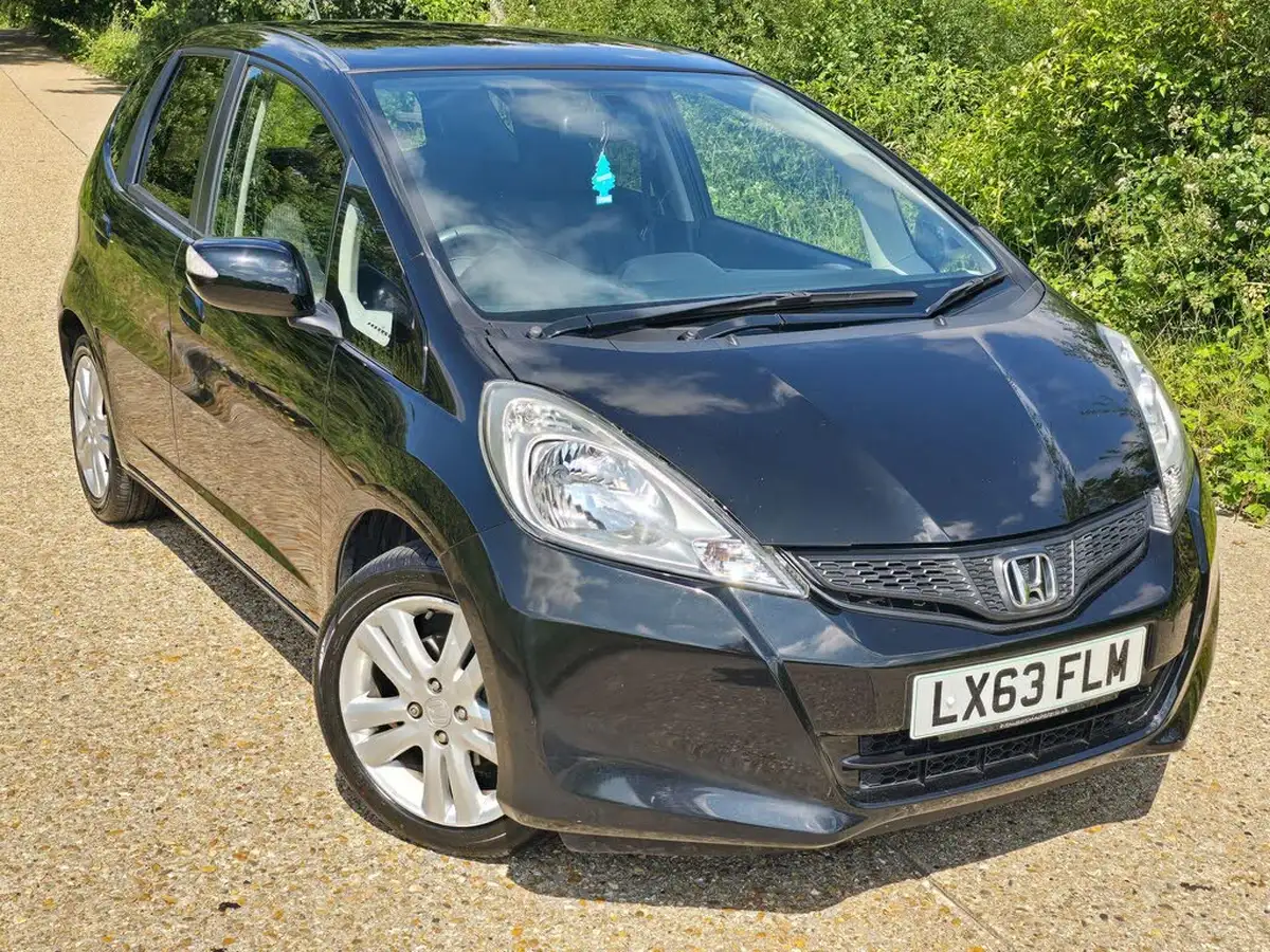 2013-honda-jazz-14-es-plus-cvt-big-14