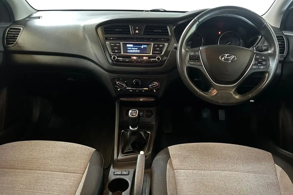 2016-hyundai-i20-12-se-hatchback-5d-big-4