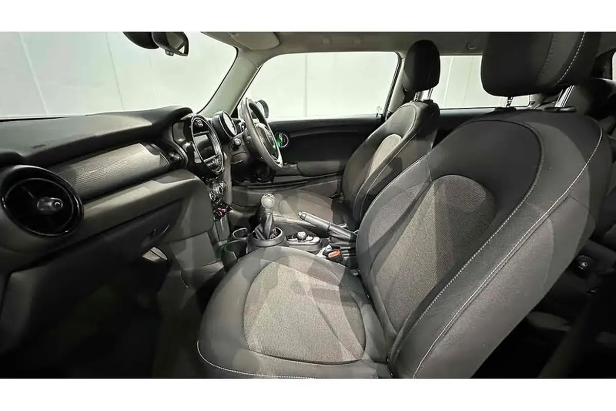 2019-mini-cooper-15-cooper-classic-hatchback-3d-big-19