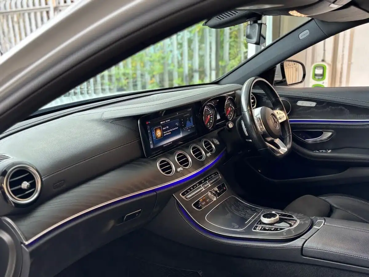 2018-mercedes-benz-e-class-20-e200-amg-line-ss-saloon-4d-big-35