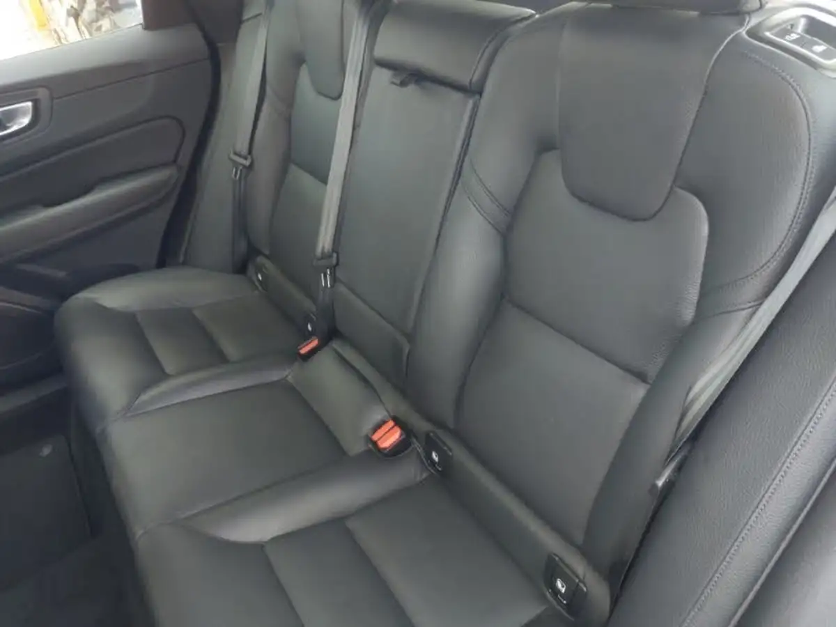 2023-volvo-xc60-20-b5-core-big-5