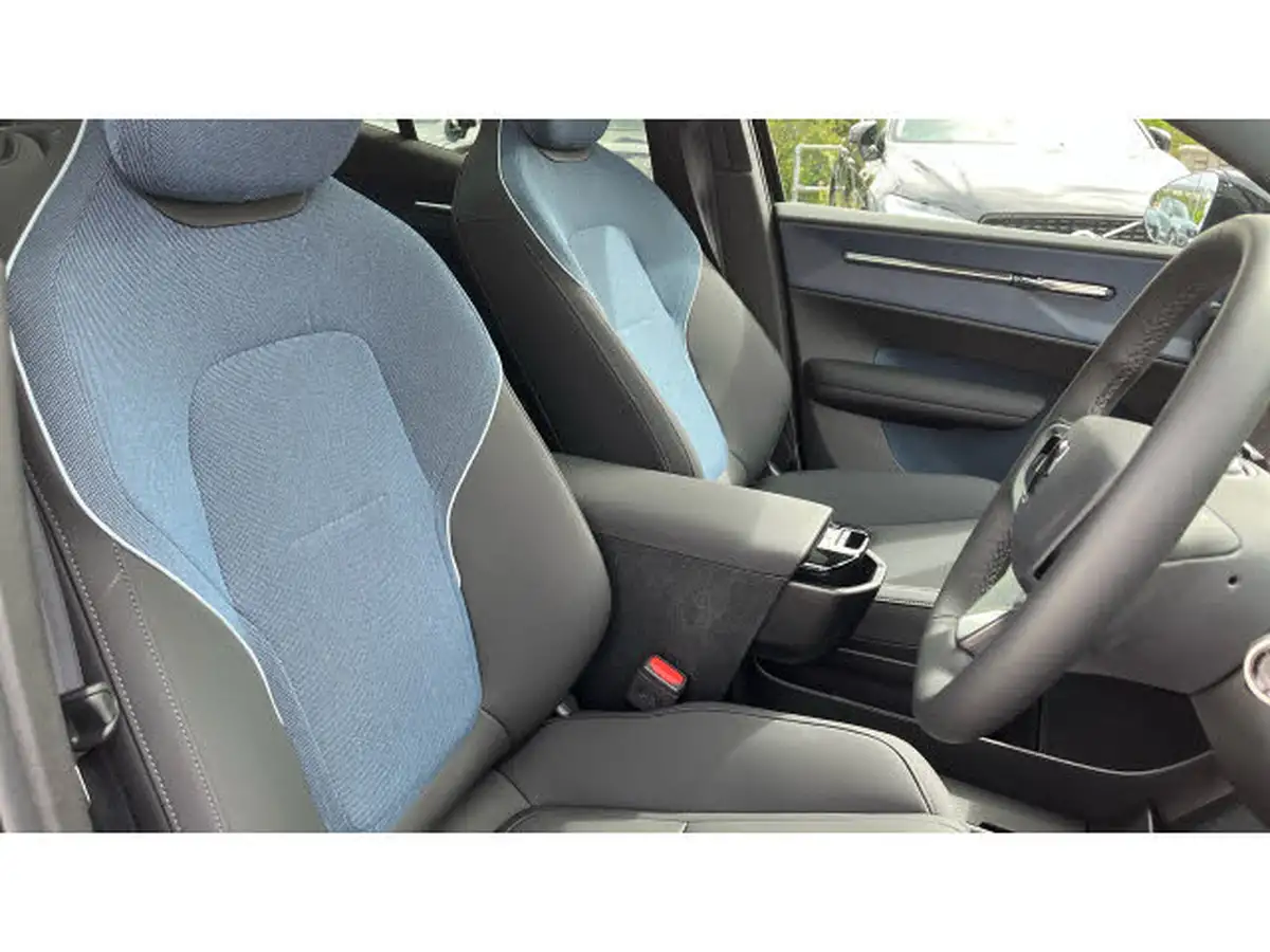 2024-volvo-ex30-e-twin-ultra-big-8