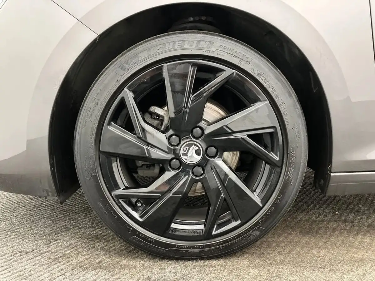 2022-vauxhall-astra-12-turbo-gs-line-hatchback-big-7
