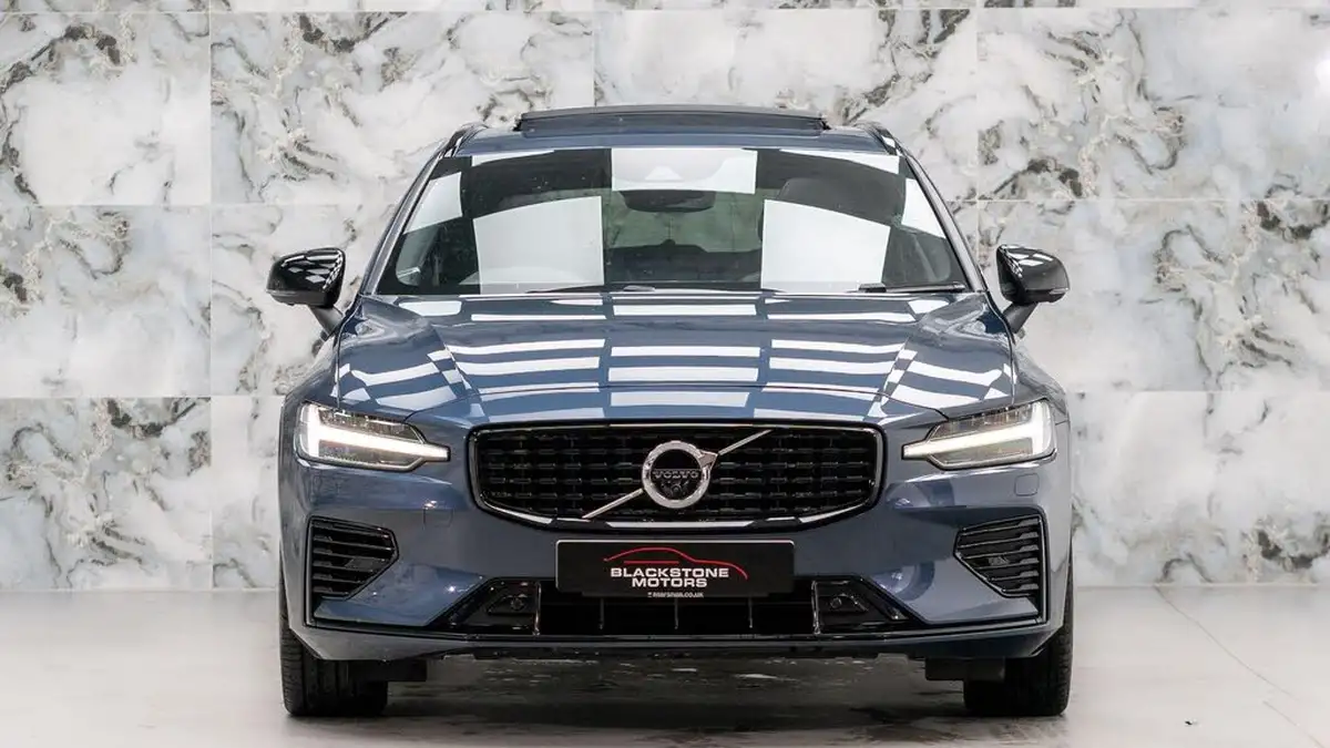 2021-volvo-v60-20-t6-r-design-350bhp-plug-in-hybrid-big-3