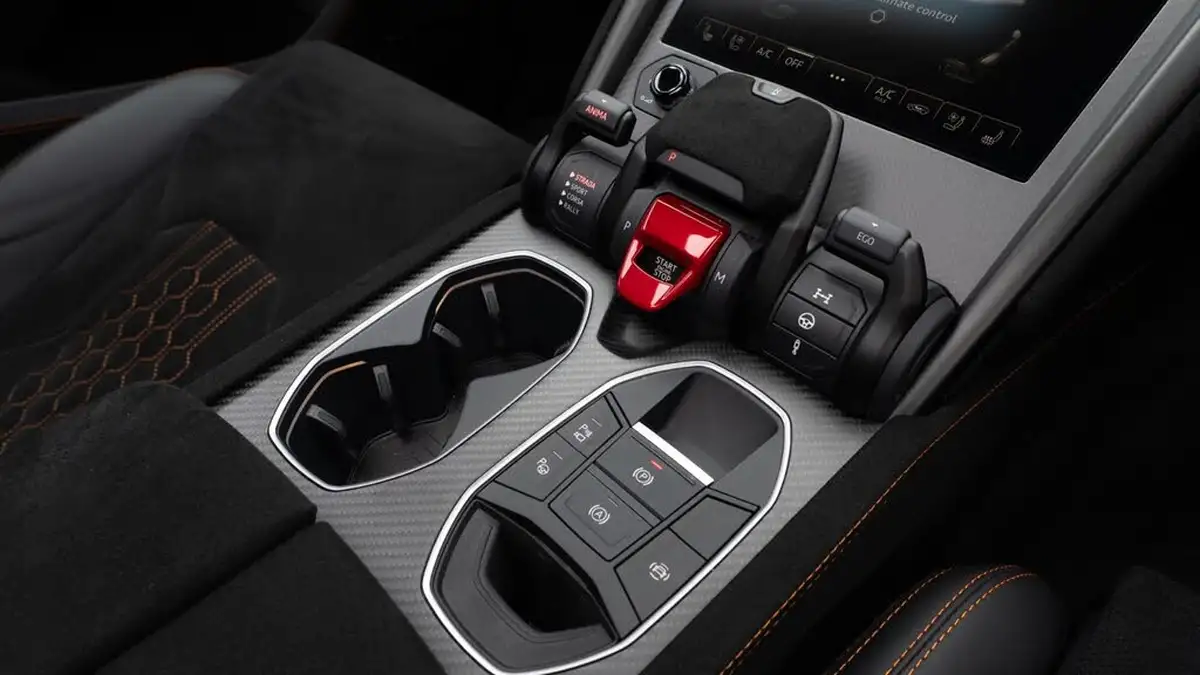 2024-lamborghini-urus-40-no-trim-big-31