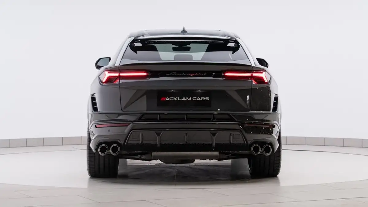 2024-lamborghini-urus-40-no-trim-big-3