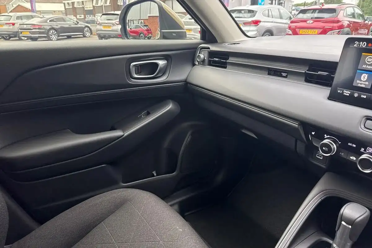 2023-honda-hr-v-15-i-mmd-elegance-big-40