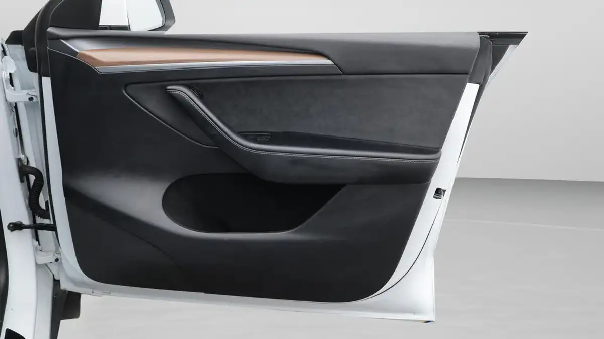 2023-tesla-model-y-e-long-range-big-15