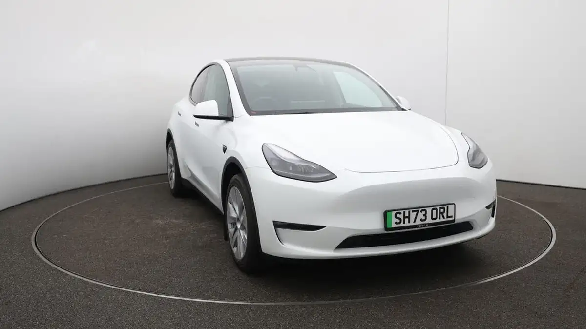2023-tesla-model-y-e-long-range-big-39