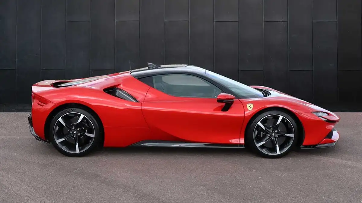 2021-ferrari-sf90-stradale-big-7