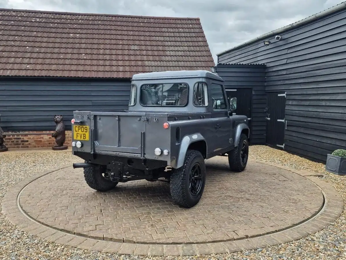 2009-land-rover-90-defender-24td-county-pick-up-big-22