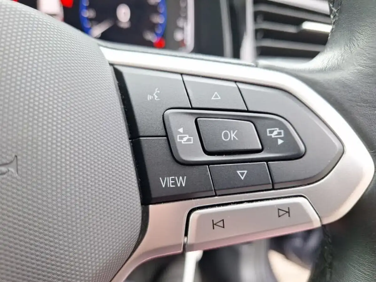 2022-volkswagen-polo-10-life-big-16