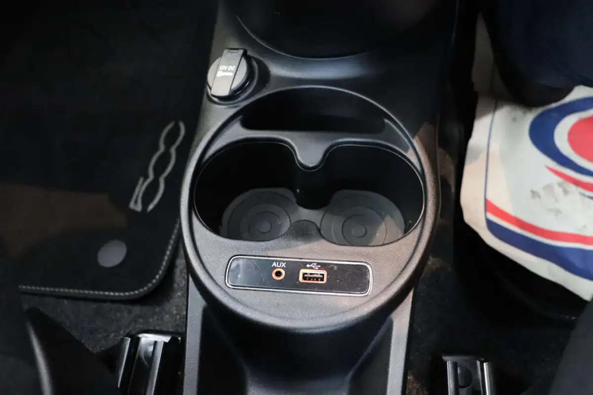 2019-fiat-500-12-lounge-ss-big-40
