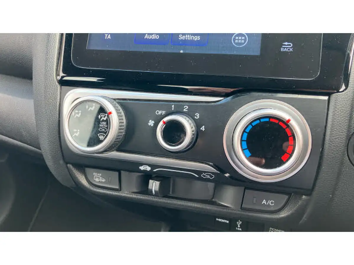 2018-honda-jazz-13-i-vtec-se-big-32