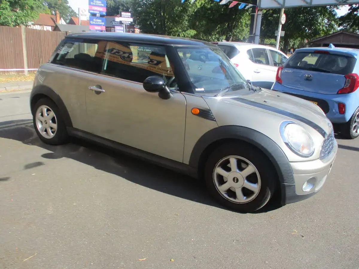 2010-mini-cooper-16-cooper-120bhp-hatchback-3d-big-0