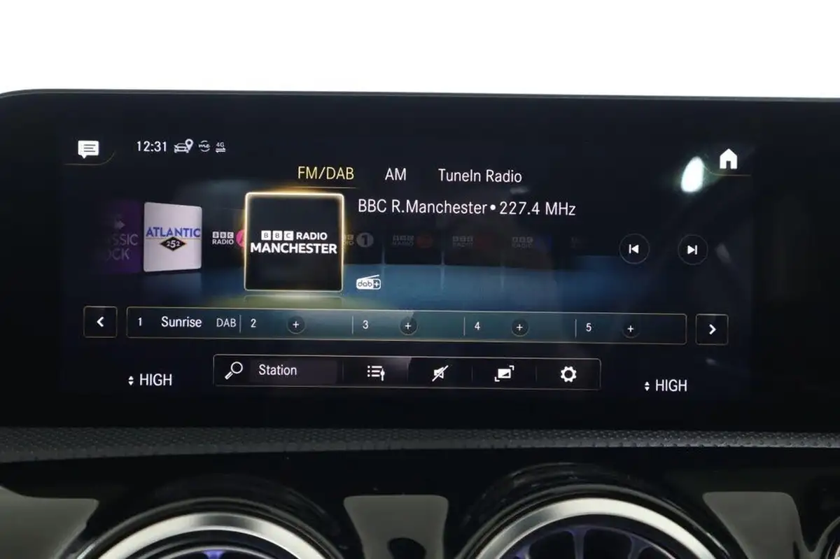 2022-mercedes-benz-a-class-13-a250e-amg-line-premium-plus-edition-saloon-4d-big-38