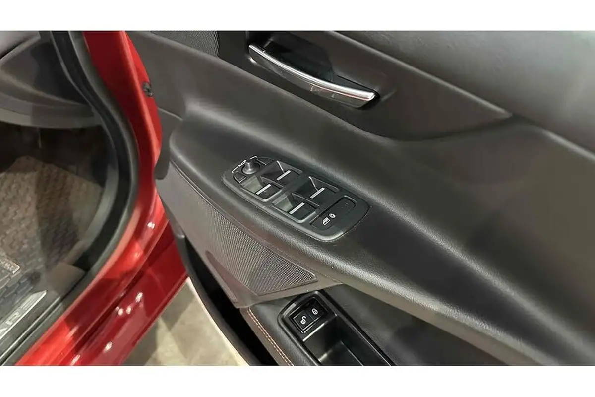 2015-jaguar-xe-20-prestige-big-29