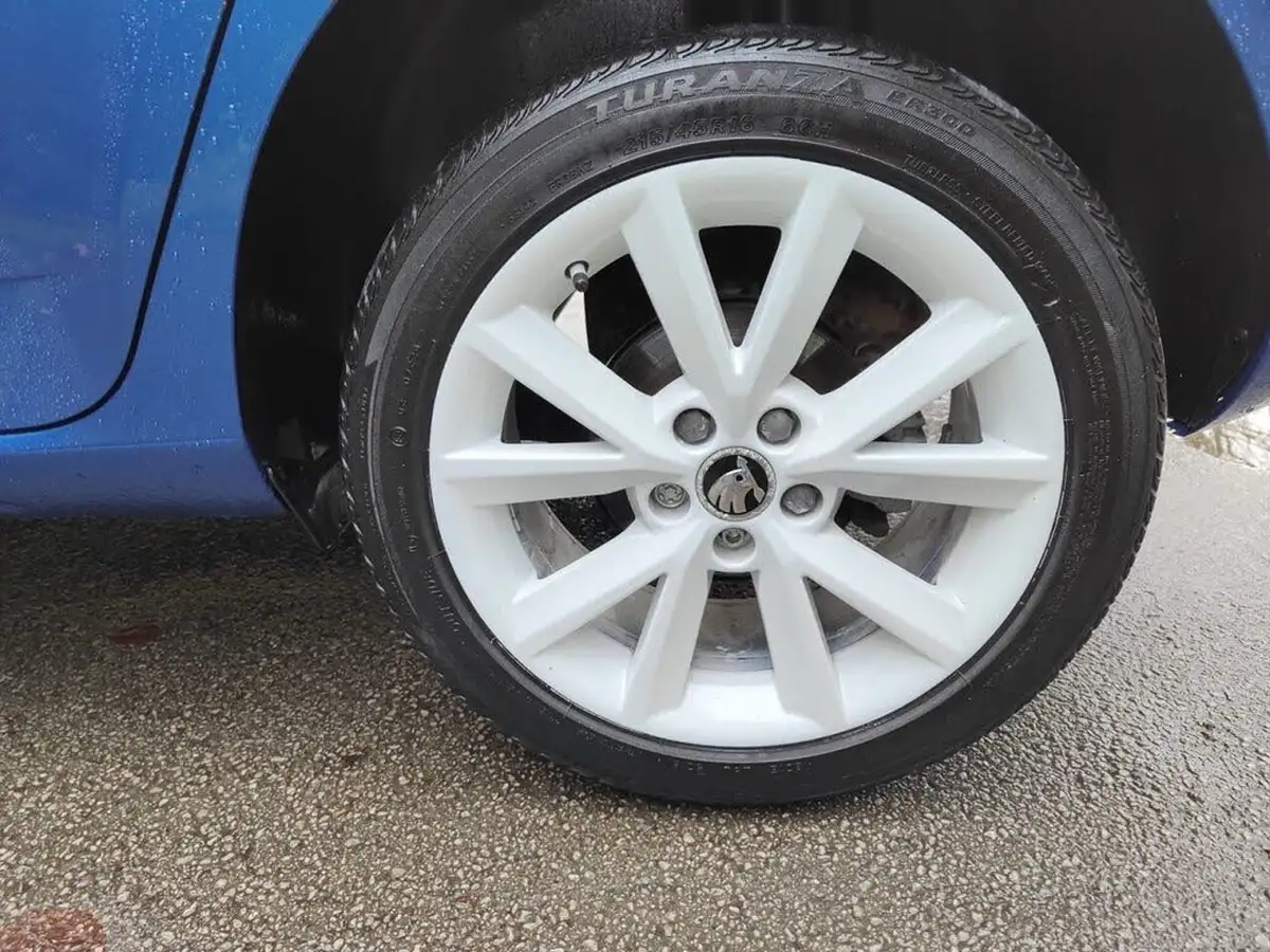 2016-skoda-fabia-12-tsi-colour-edition-big-10