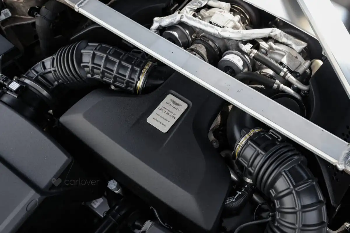 2021-aston-martin-vantage-40-v8-vantage-coupe-big-42