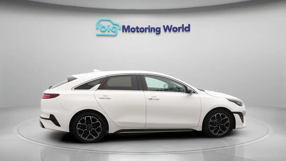2022-kia-pro-ceed-15-t-gdi-gt-line-big-8