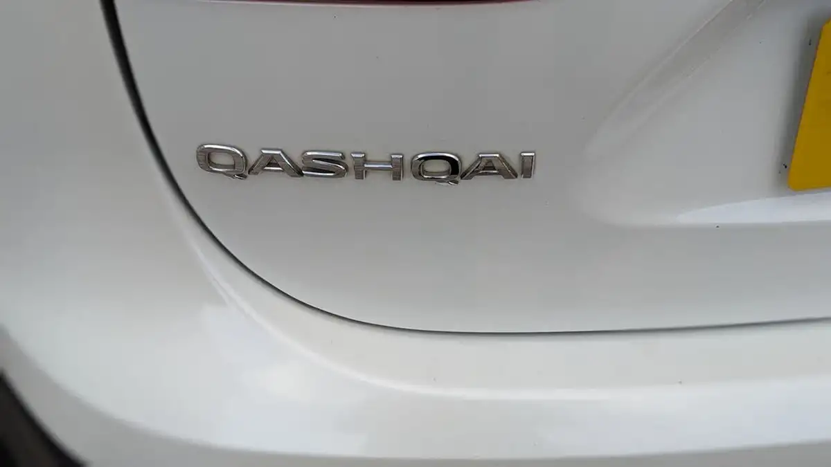 2014-nissan-qashqai-12-acenta-premium-big-8