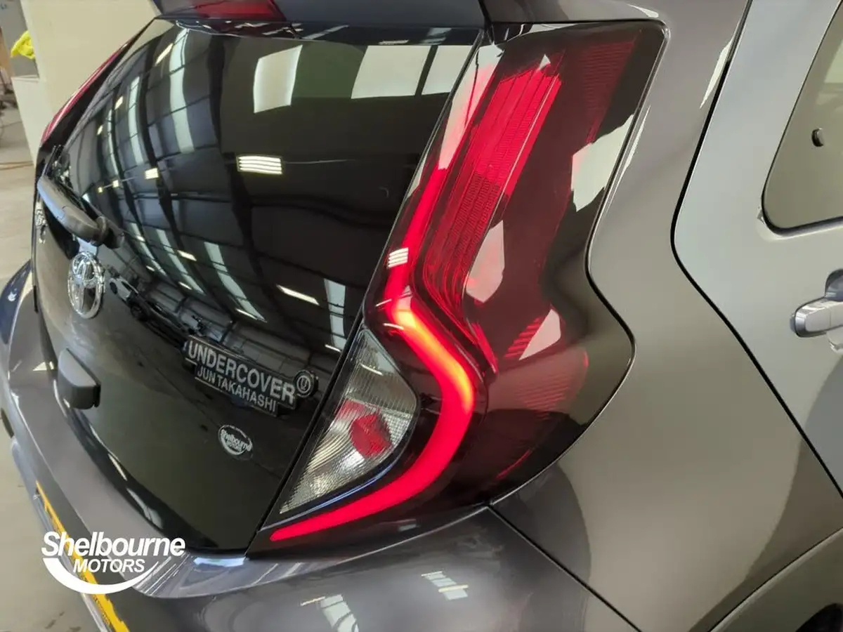 2024-toyota-aygo-x-10-vvt-i-undercover-cvt-big-17