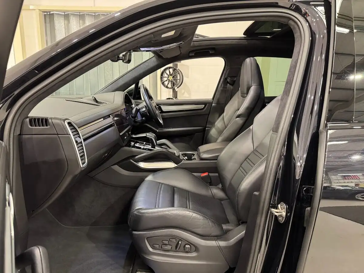 2022-porsche-cayenne-40-v8-turbo-station-wagon-big-19