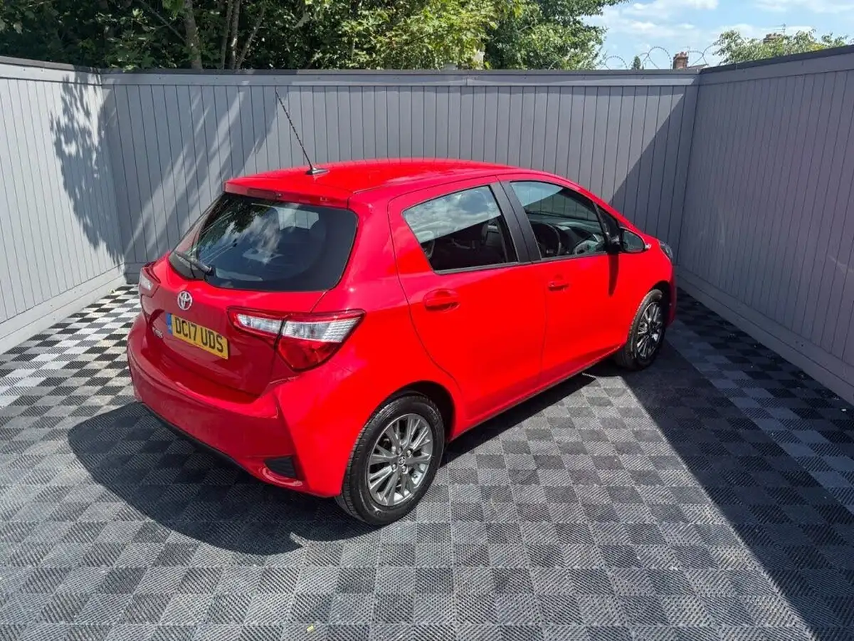 2017-toyota-yaris-15-vvt-i-icon-navi-big-14
