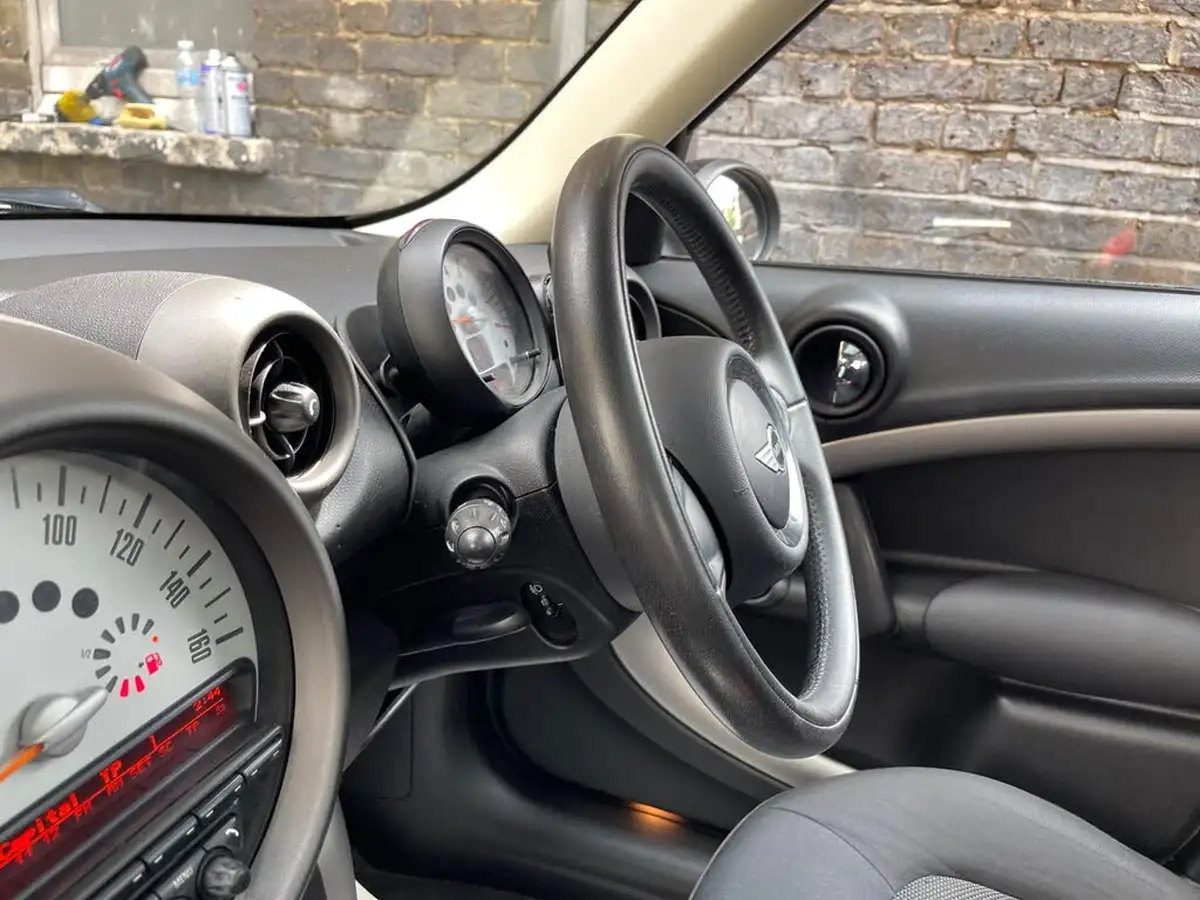 2011-mini-countryman-16-cooper-pepper-big-37