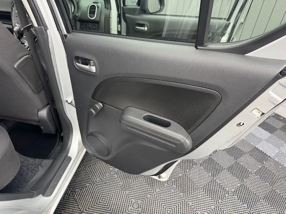 2013-suzuki-splash-12-sz4-auto-big-33