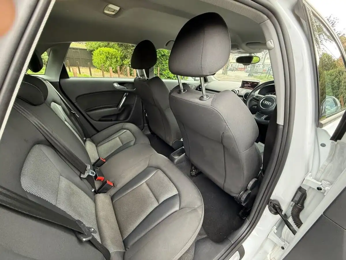 2013-audi-a1-14-tfsi-122ps-sportback-5d-1390cc-s-tronic-big-30