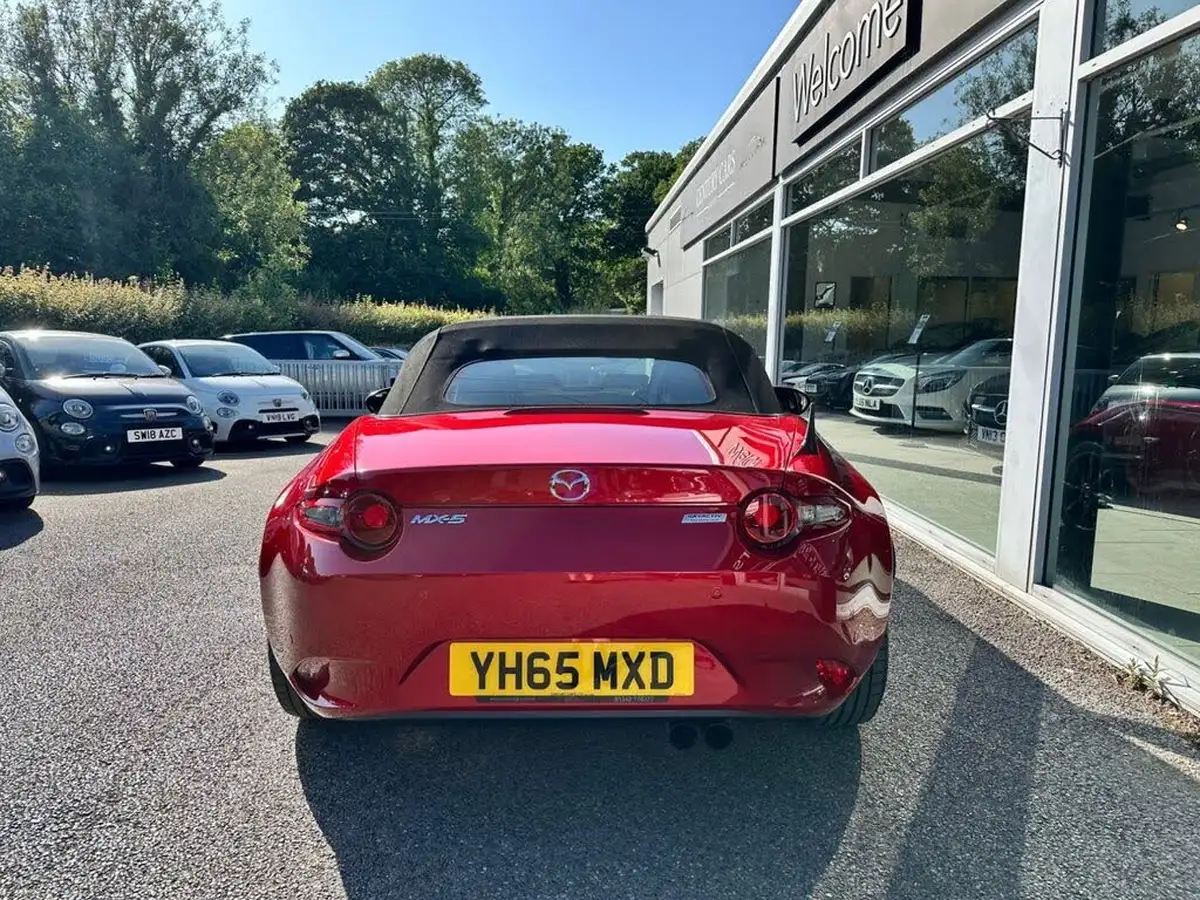 2015-mazda-mx-5-20-sport-nav-big-18