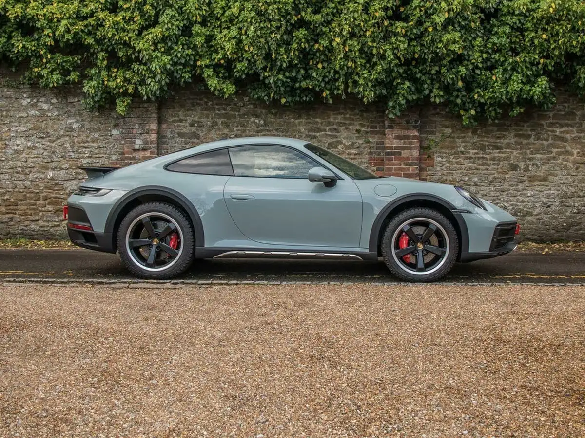 2023-porsche-911-30-dakar-big-9