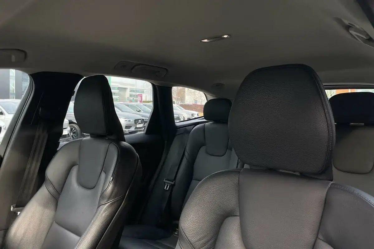 2018-volvo-xc60-20td-d4-momentum-4x4-big-26
