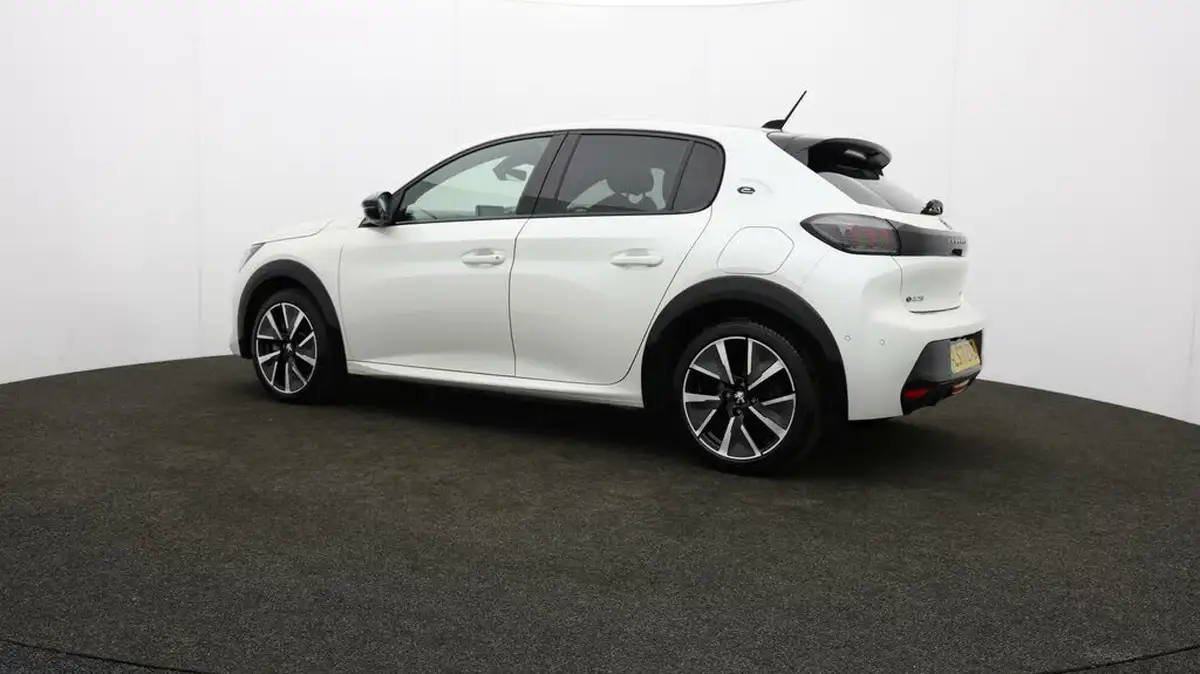 2021-peugeot-208-e-gt-50kwh-big-76