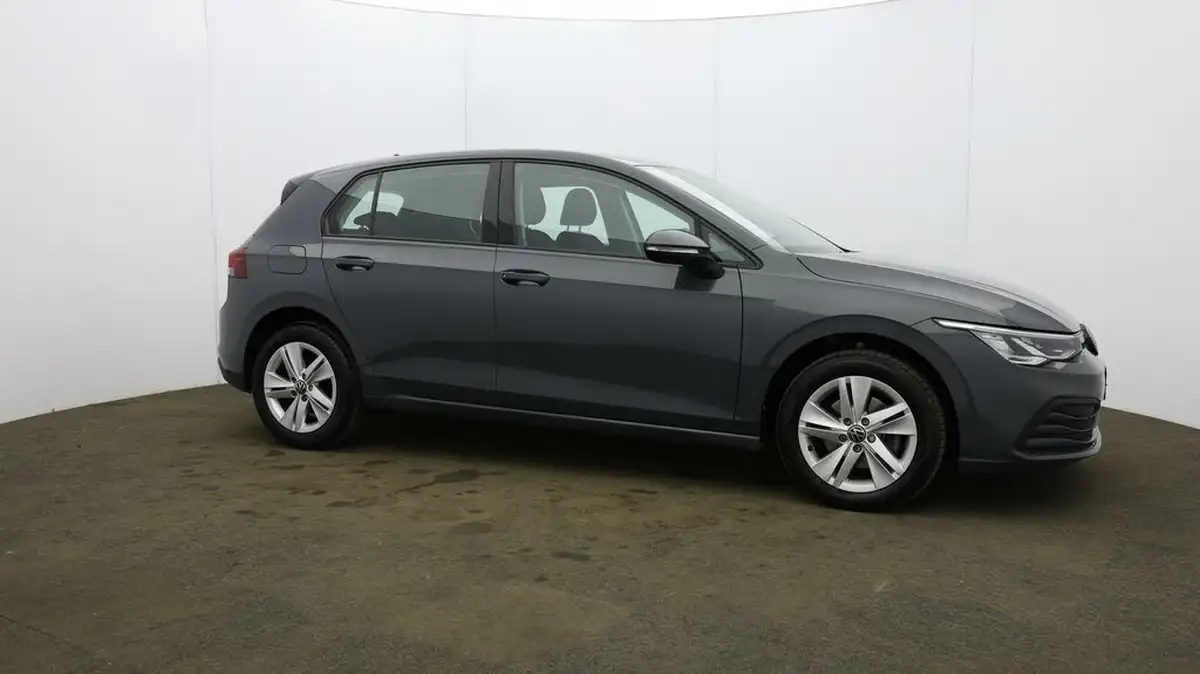 2021-volkswagen-golf-10-tsi-life-hatchback-big-41